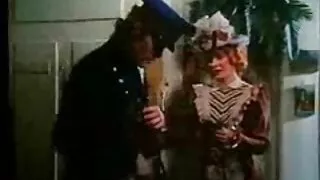 Zazavavy kely mitafy ba kiraro mitsambikina amin'ny dick