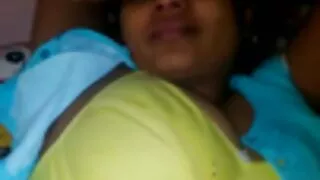 Blonde mahafatifaty miaraka amin'ny nonony be dia be no voasokajy sy cum