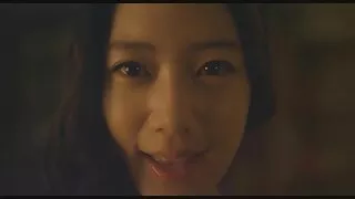 Vehivavy manao akanjo an-trano sy firaisana ara-nofo