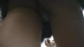 Nerdy babe mamelatra ny tongony sy lalina-tenda akoho