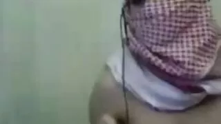Mahafatifaty blonde Emo zazakely mikasika ny tenany