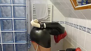 Ebony hottie milalao amin'ny bokotra lehibe