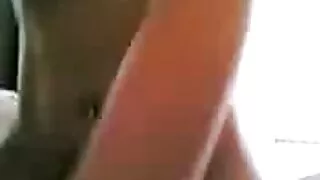 Ny sipa ebony dia mitsentsitra an'io wang io ary mipoitra