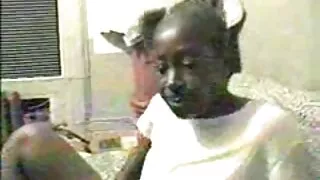 Zazavavy mitafy ba kiraro fotsy dia misento ary manao doggystyle