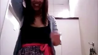 Wild babe miasa izay akoho any amoron-dranomasina